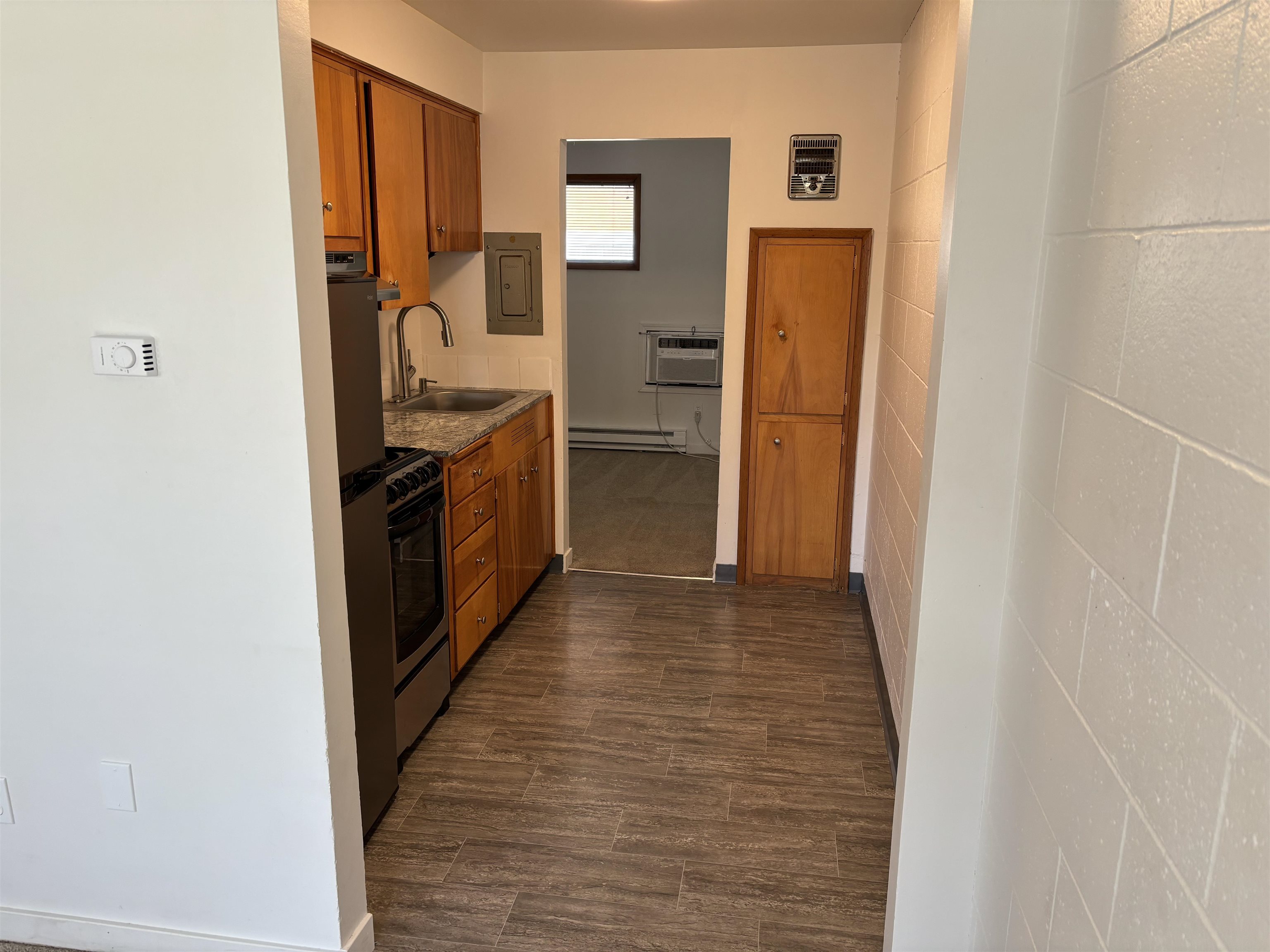 2626 N Hemlock St - Photo 2