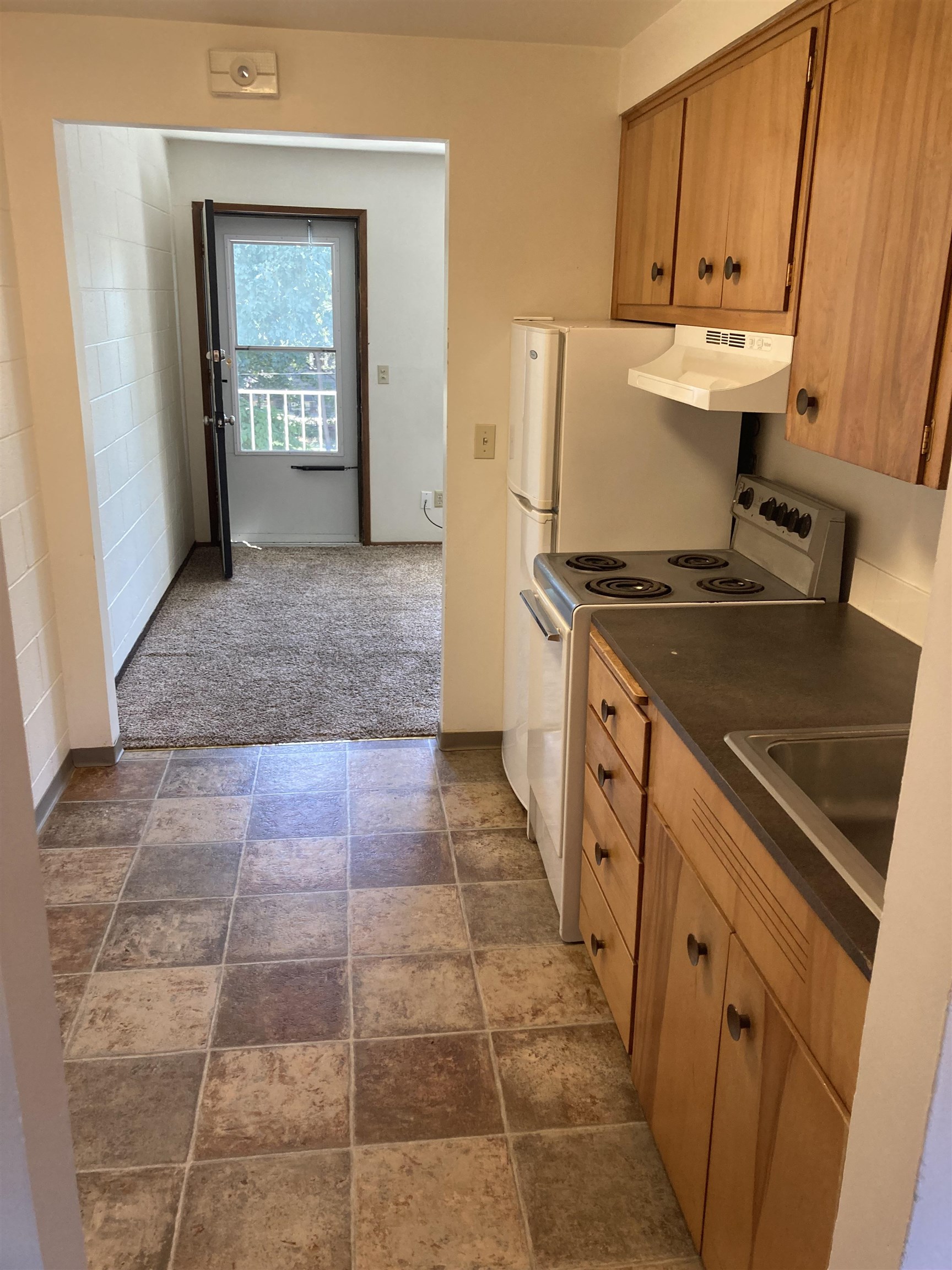 2626 N Hemlock St - Photo 3