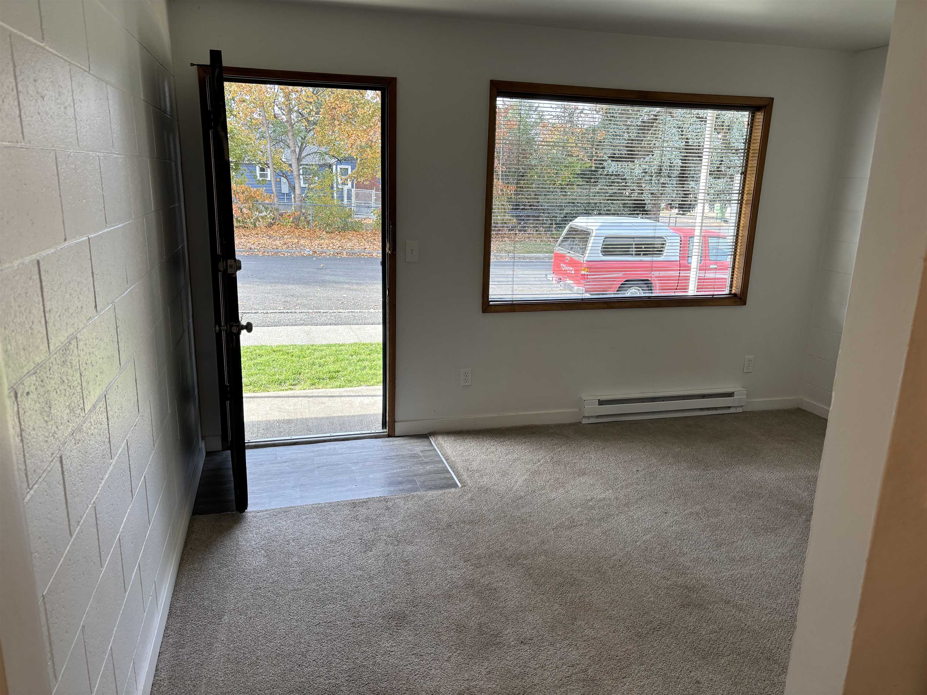 2626 N Hemlock St - Photo 4