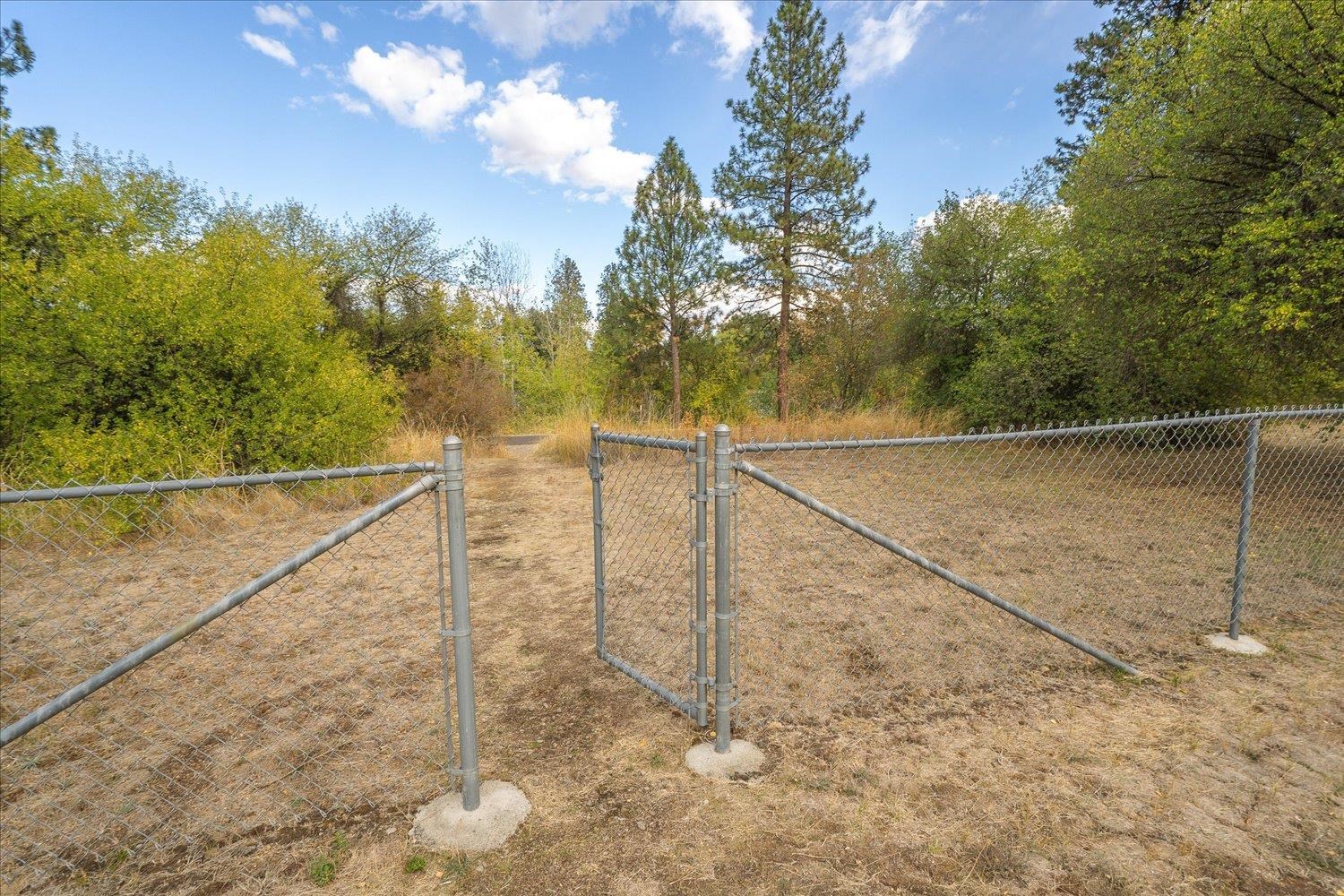 18319 E Riverway Ave - Photo 40