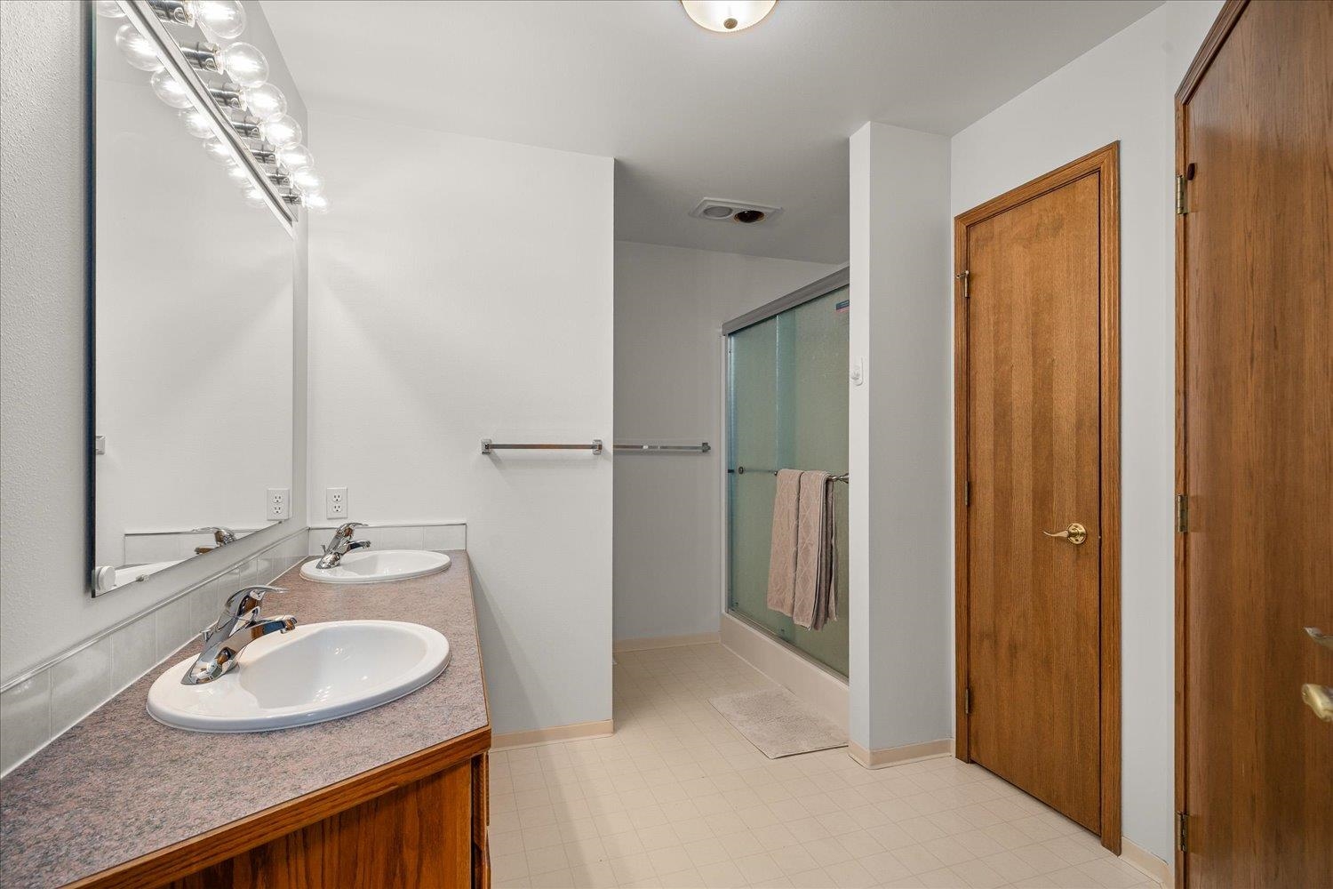 18315 E Riverway Ave - Photo 21