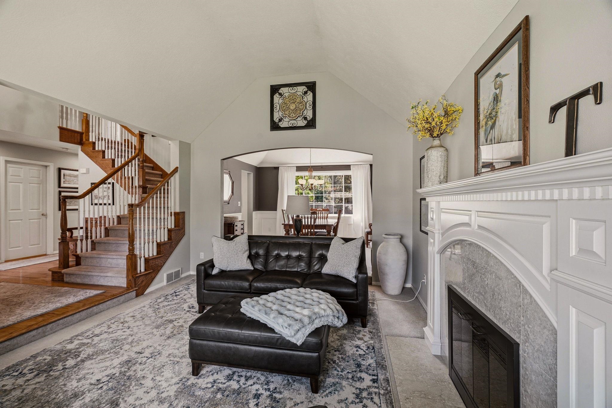 325 W Charlton Ave - Photo 4