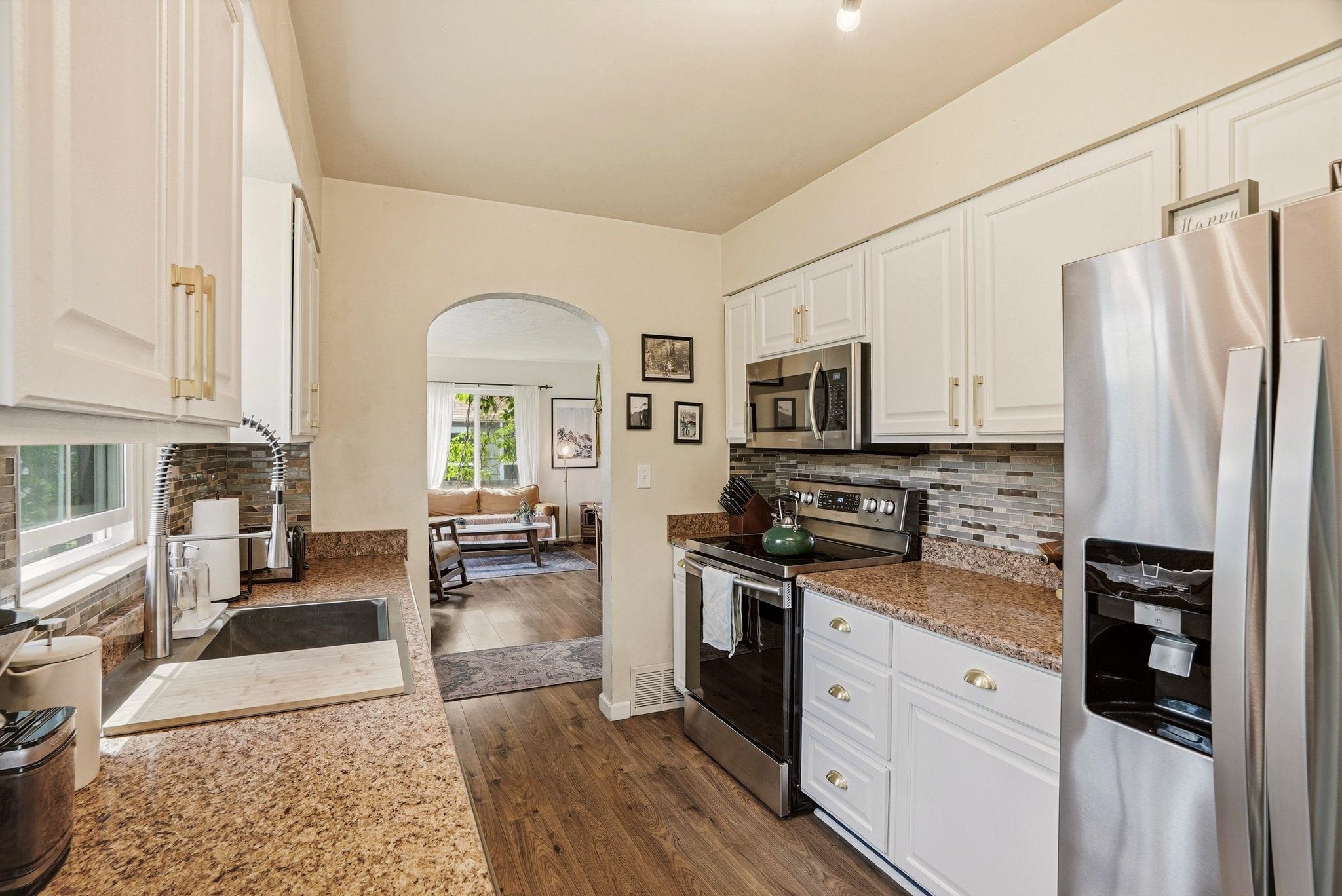 1121 E Carlisle Ave - Photo 7