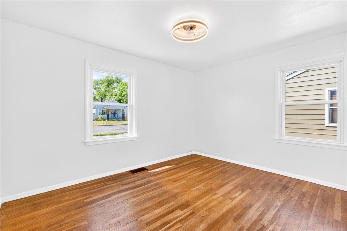 2117 E Rowan Ave - Photo 19