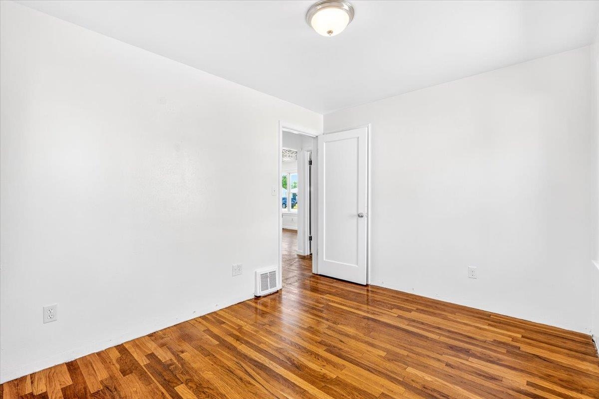 2117 E Rowan Ave - Photo 22