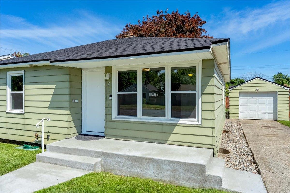 2117 E Rowan Ave - Photo 4