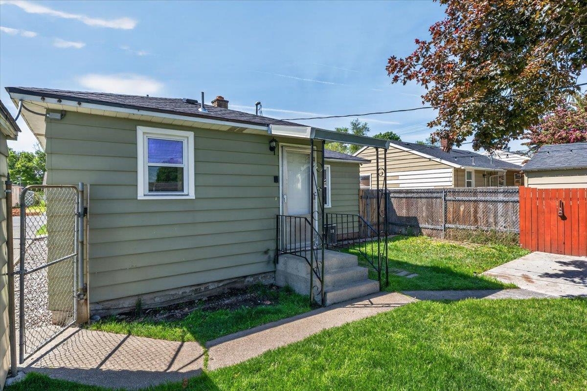 2117 E Rowan Ave - Photo 32