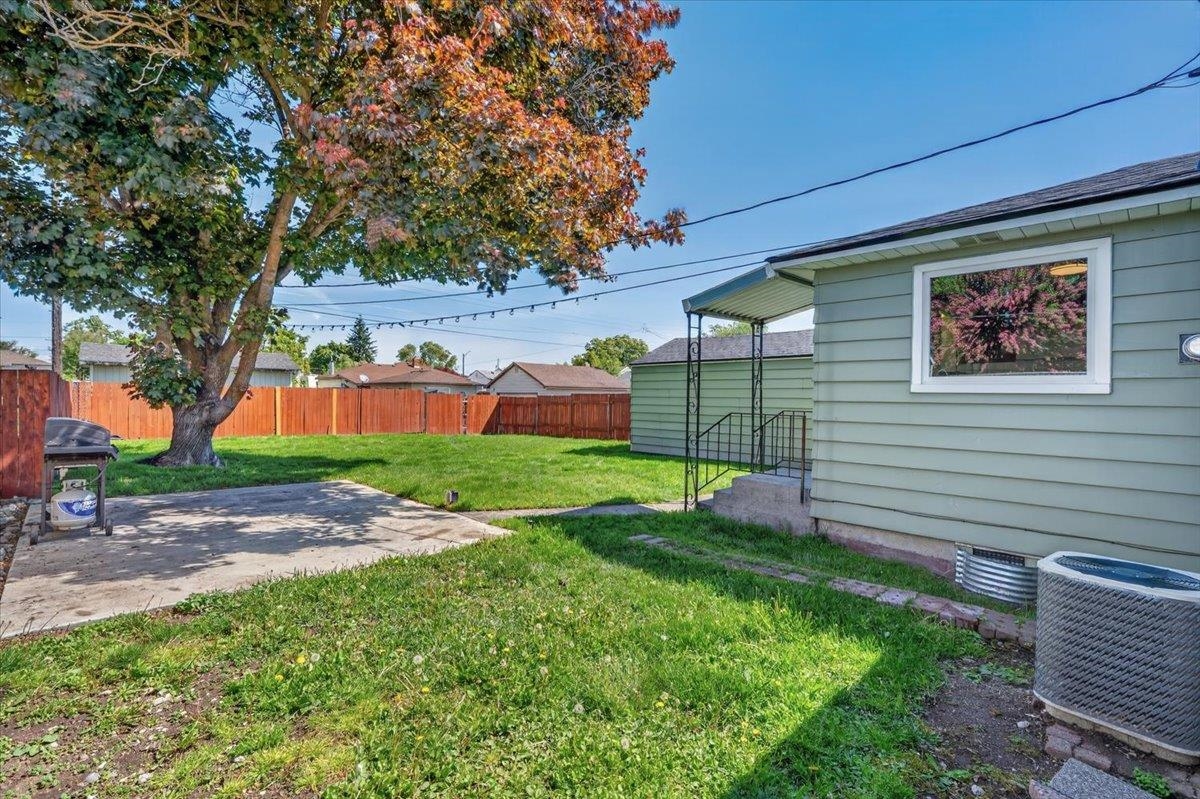 2117 E Rowan Ave - Photo 33