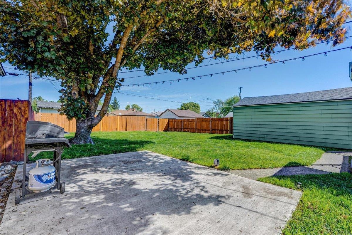 2117 E Rowan Ave - Photo 34