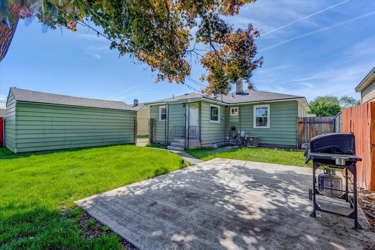 2117 E Rowan Ave - Photo 35