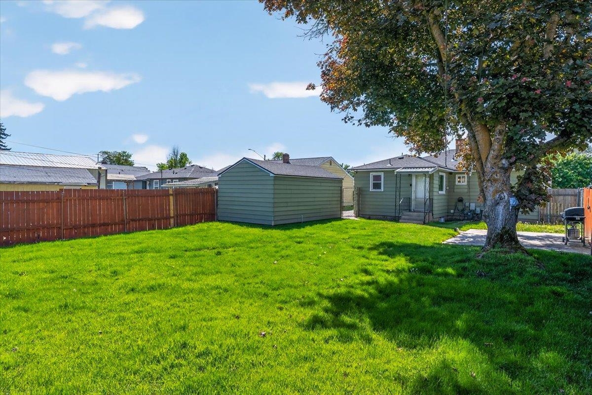 2117 E Rowan Ave - Photo 36