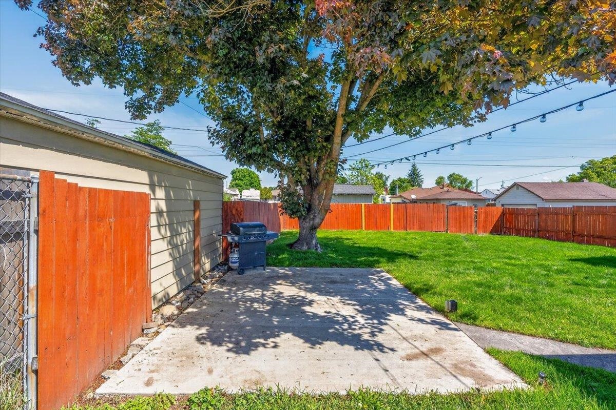 2117 E Rowan Ave - Photo 41