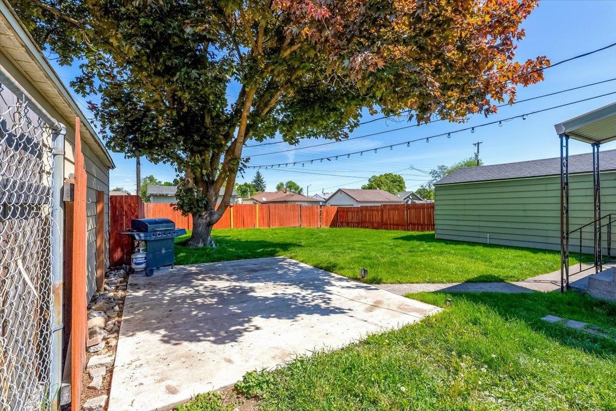 2117 E Rowan Ave - Photo 42