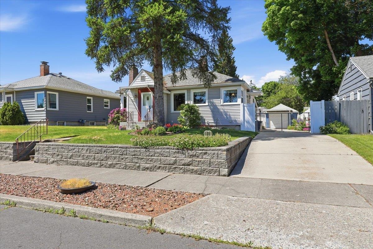 4023 N Hawthorne St - Photo 2