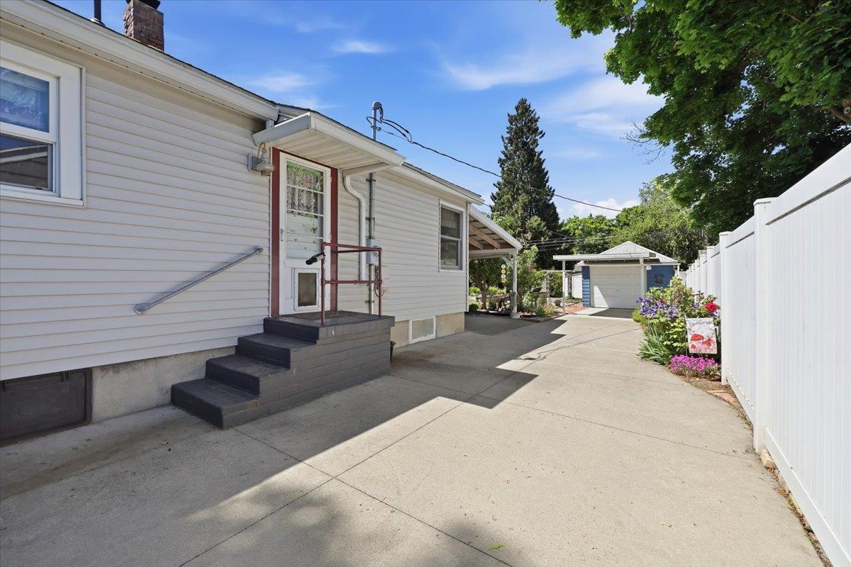 4023 N Hawthorne St - Photo 3