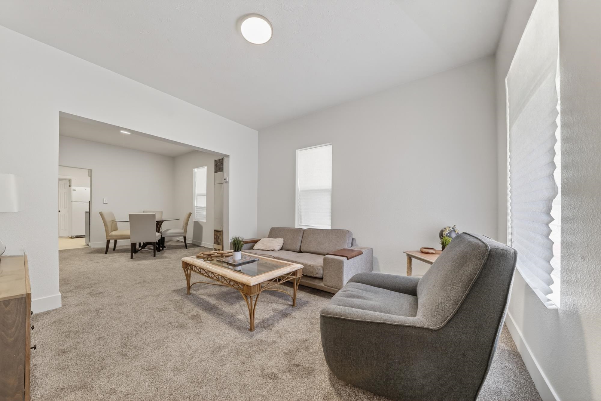 1604 W Maxwell Ave - Photo 2