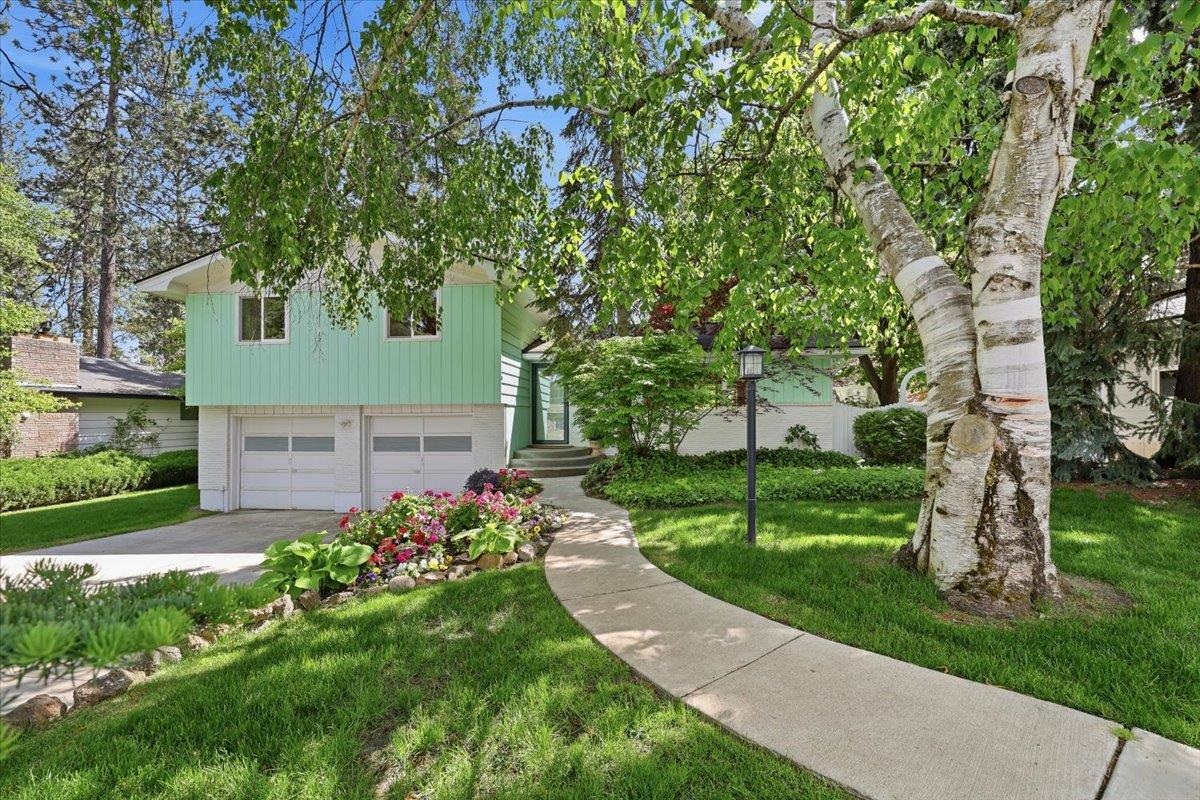 2428 E 39th Ave - Photo 1