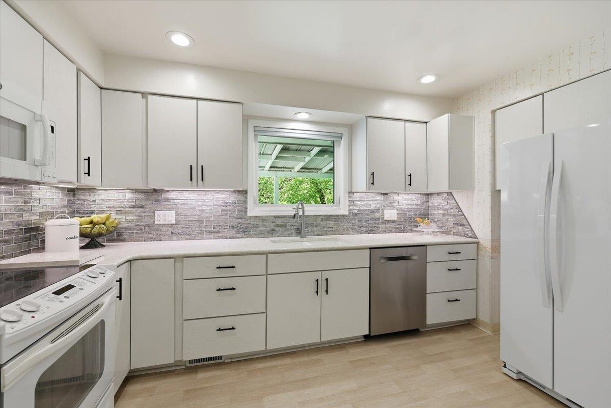 2428 E 39th Ave - Photo 3