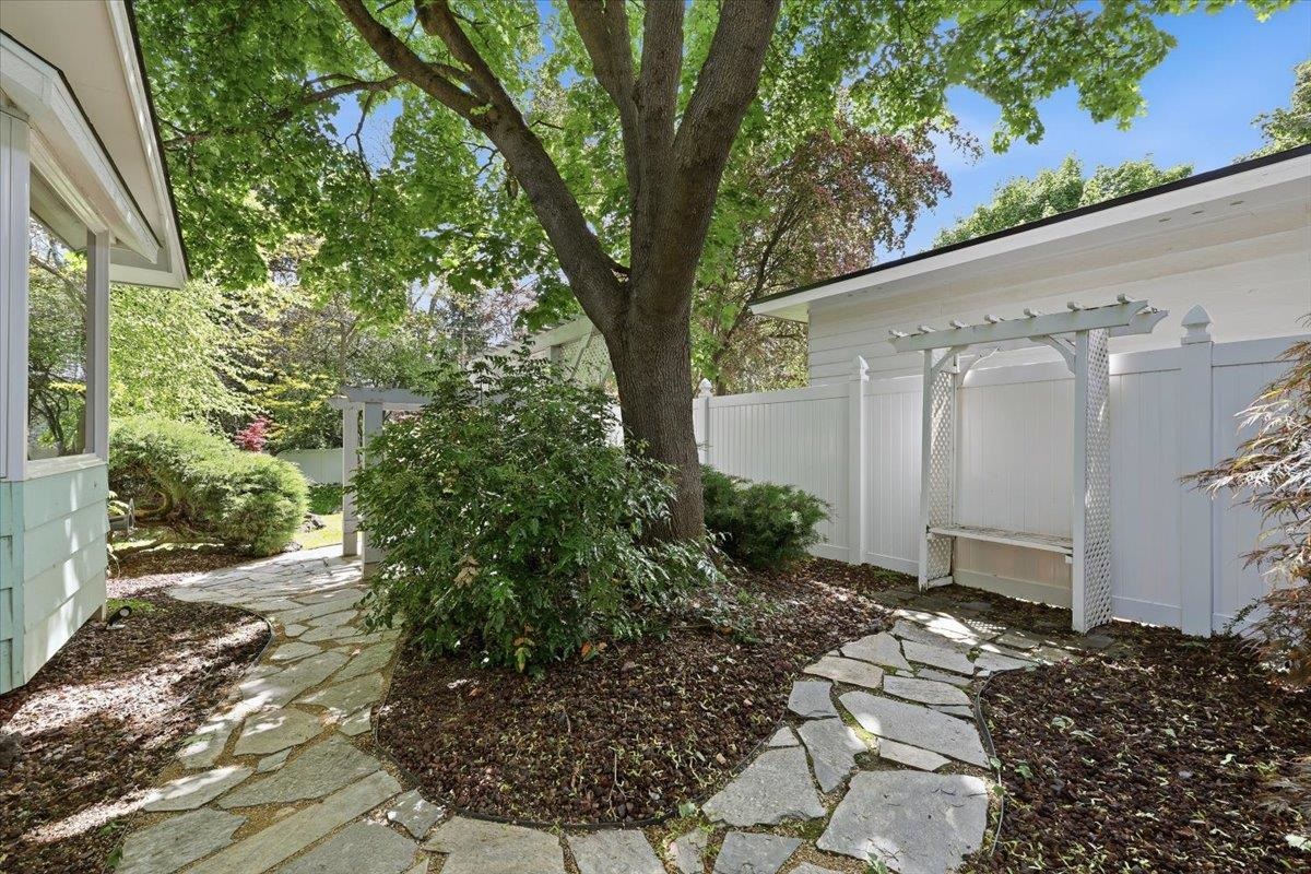 2428 E 39th Ave - Photo 30