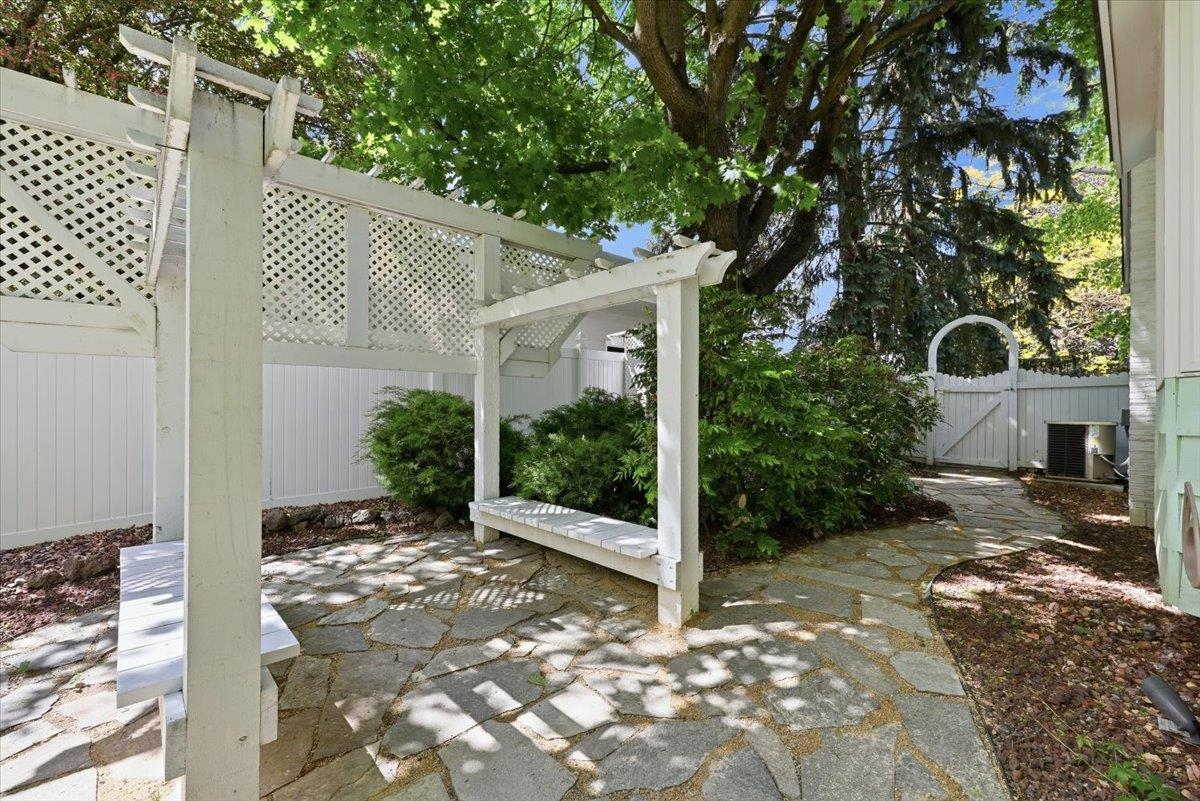 2428 E 39th Ave - Photo 33
