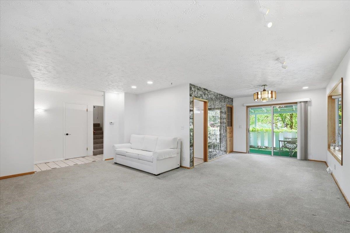 2428 E 39th Ave - Photo 9