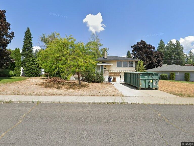 2320 W Wedgewood Ave