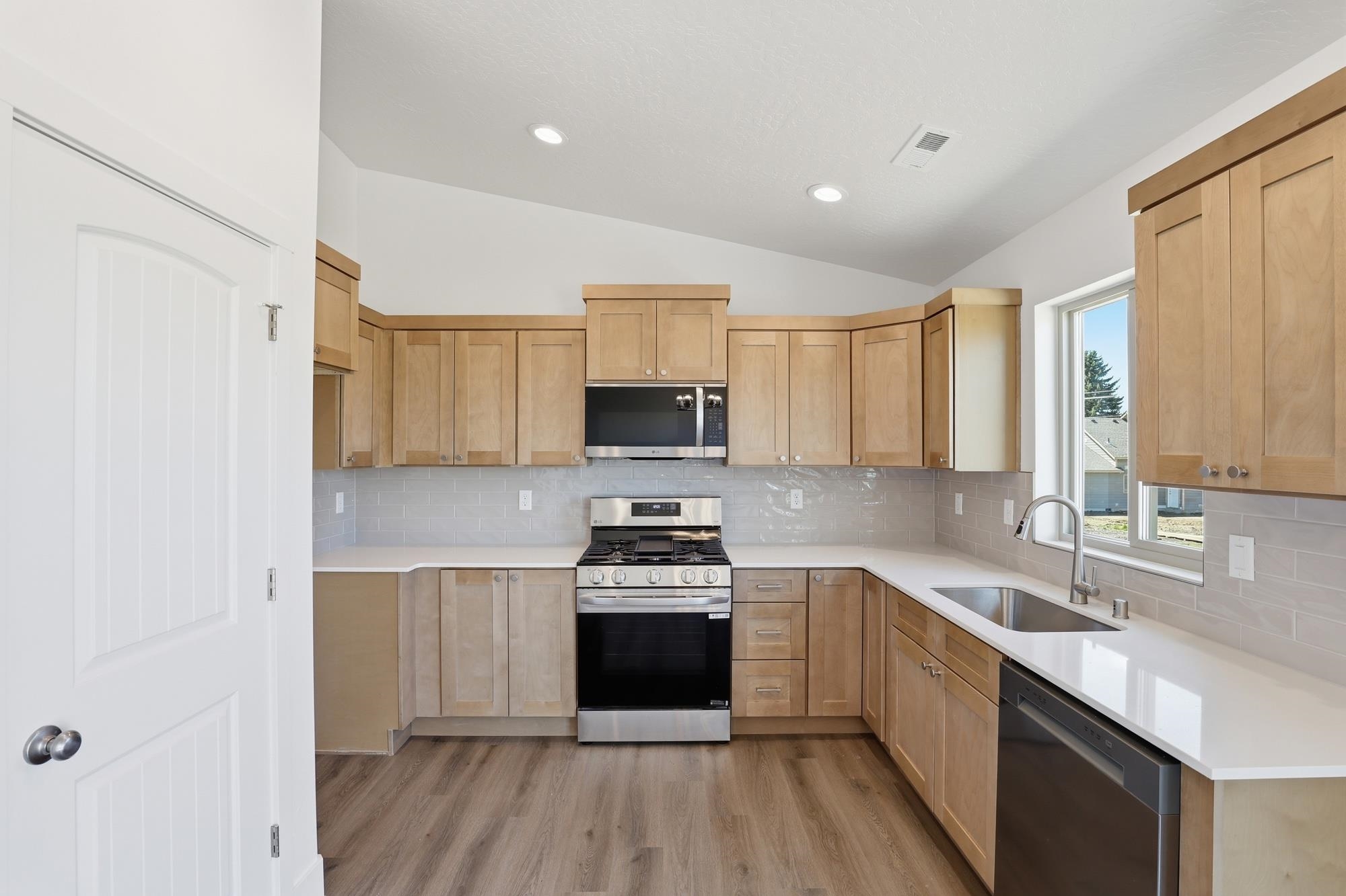 1211 N Layton Ave - Photo 9