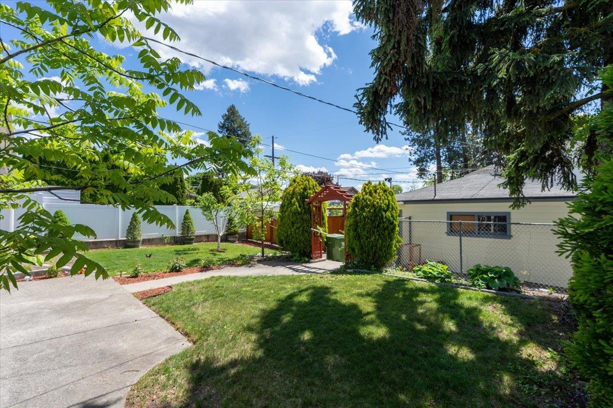 1411 W Glass Ave - Photo 39