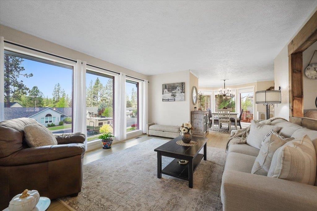 2107 S Scenic Blvd - Photo 3