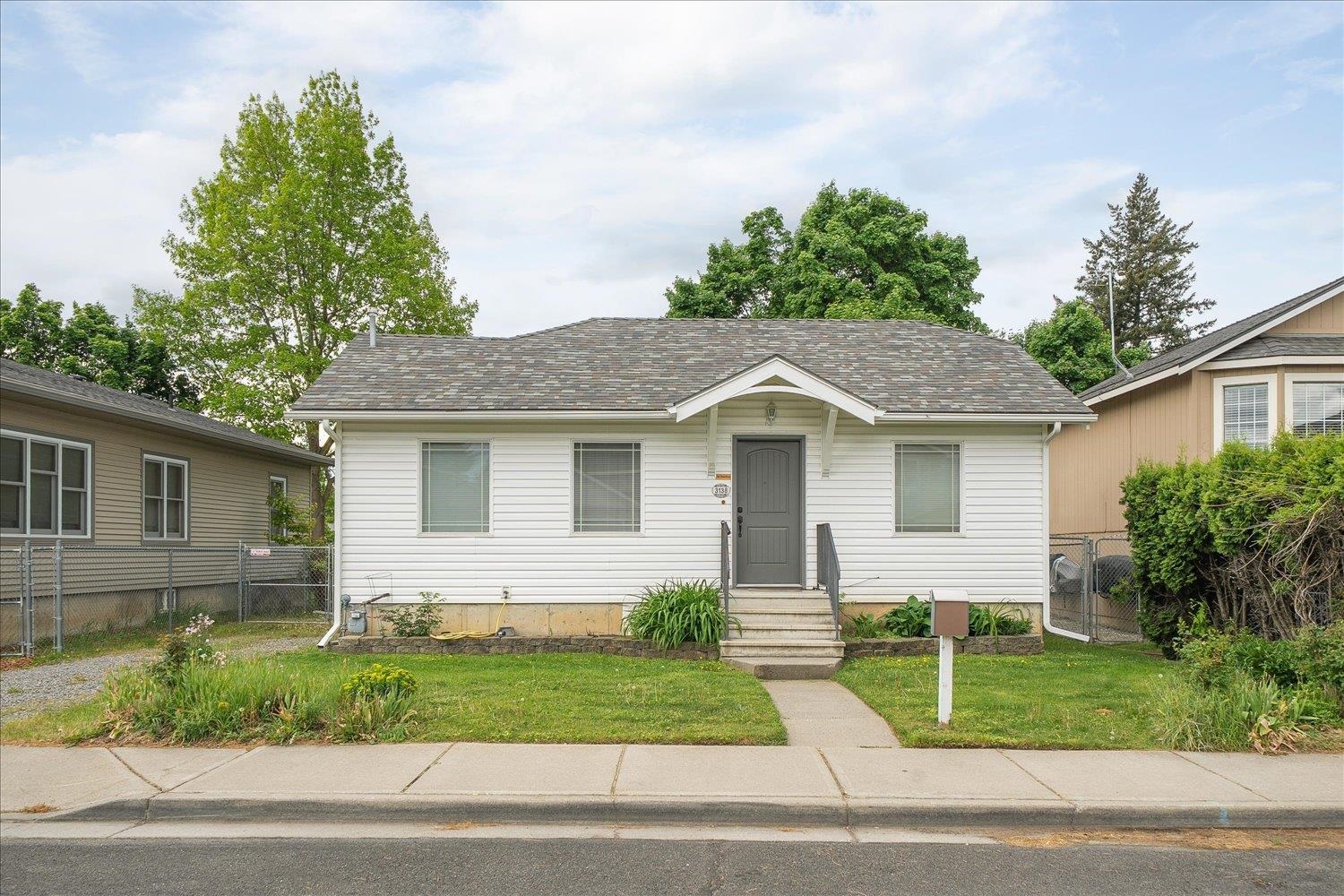 3138 E 33rd Ave - Photo 1