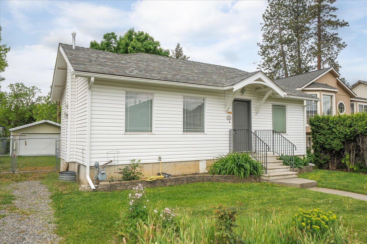 3138 E 33rd Ave - Photo 2
