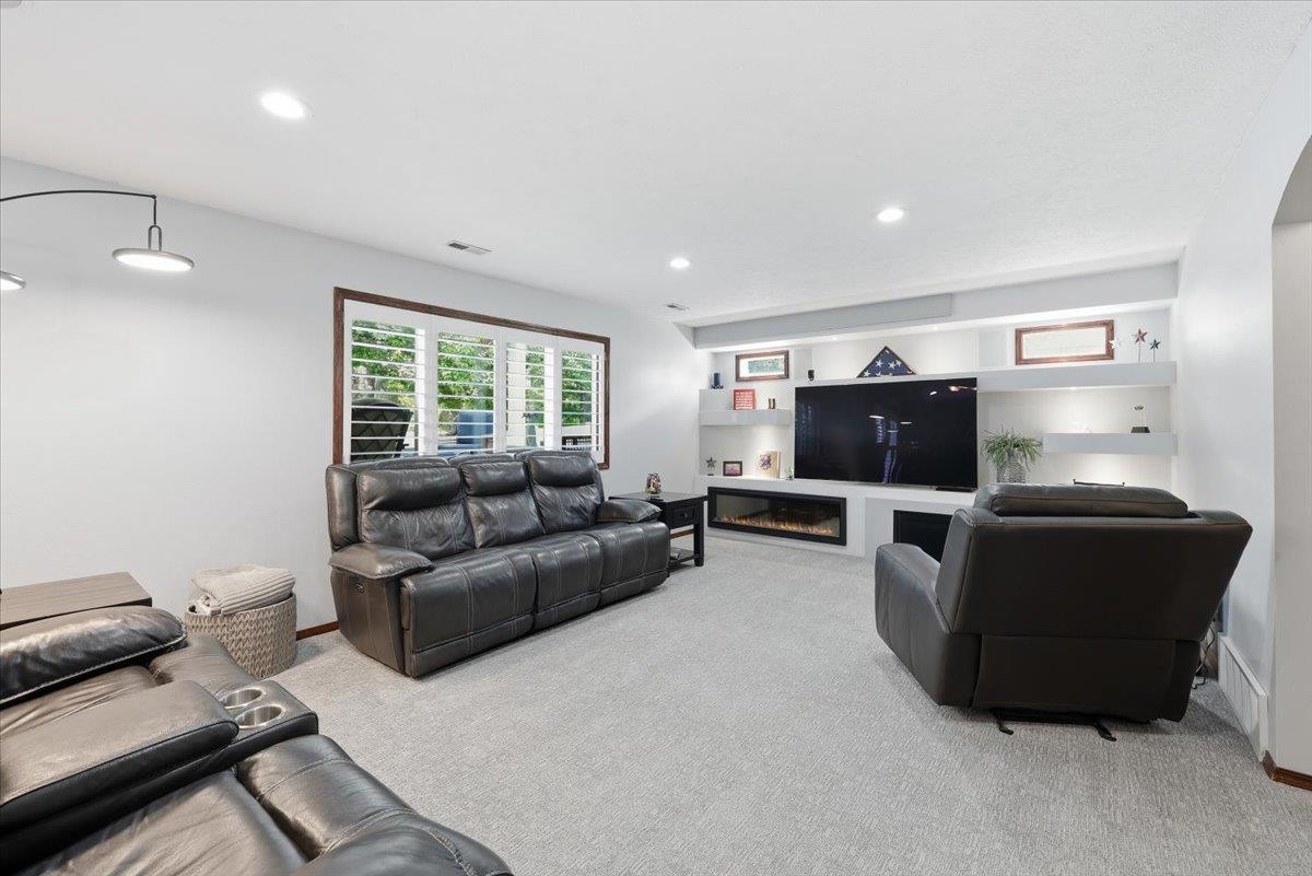 8310 N Forest Ct - Photo 18