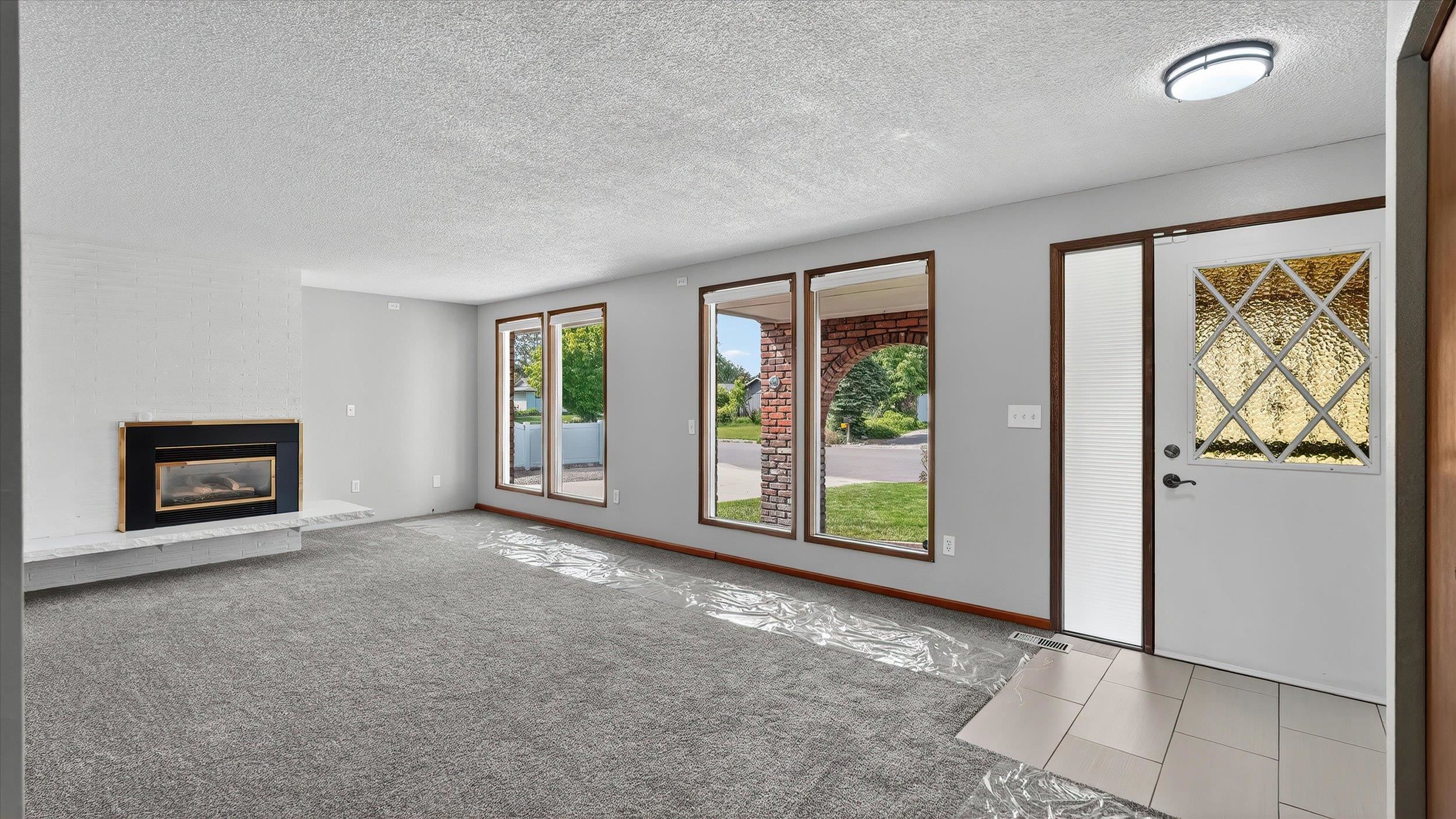 10810 E 35th Ave - Photo 2