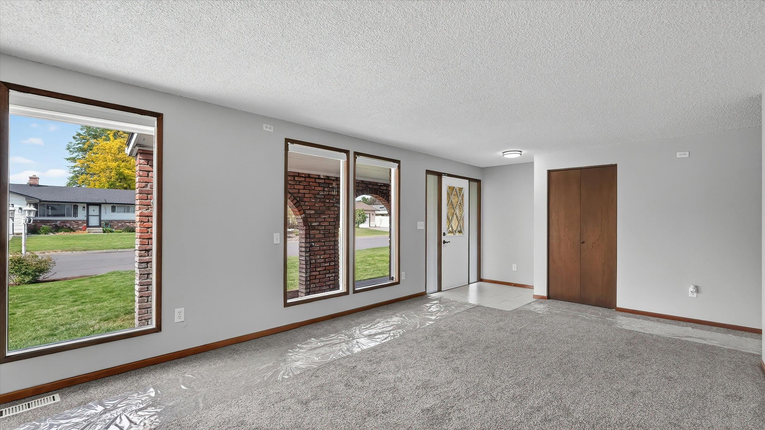 10810 E 35th Ave - Photo 3