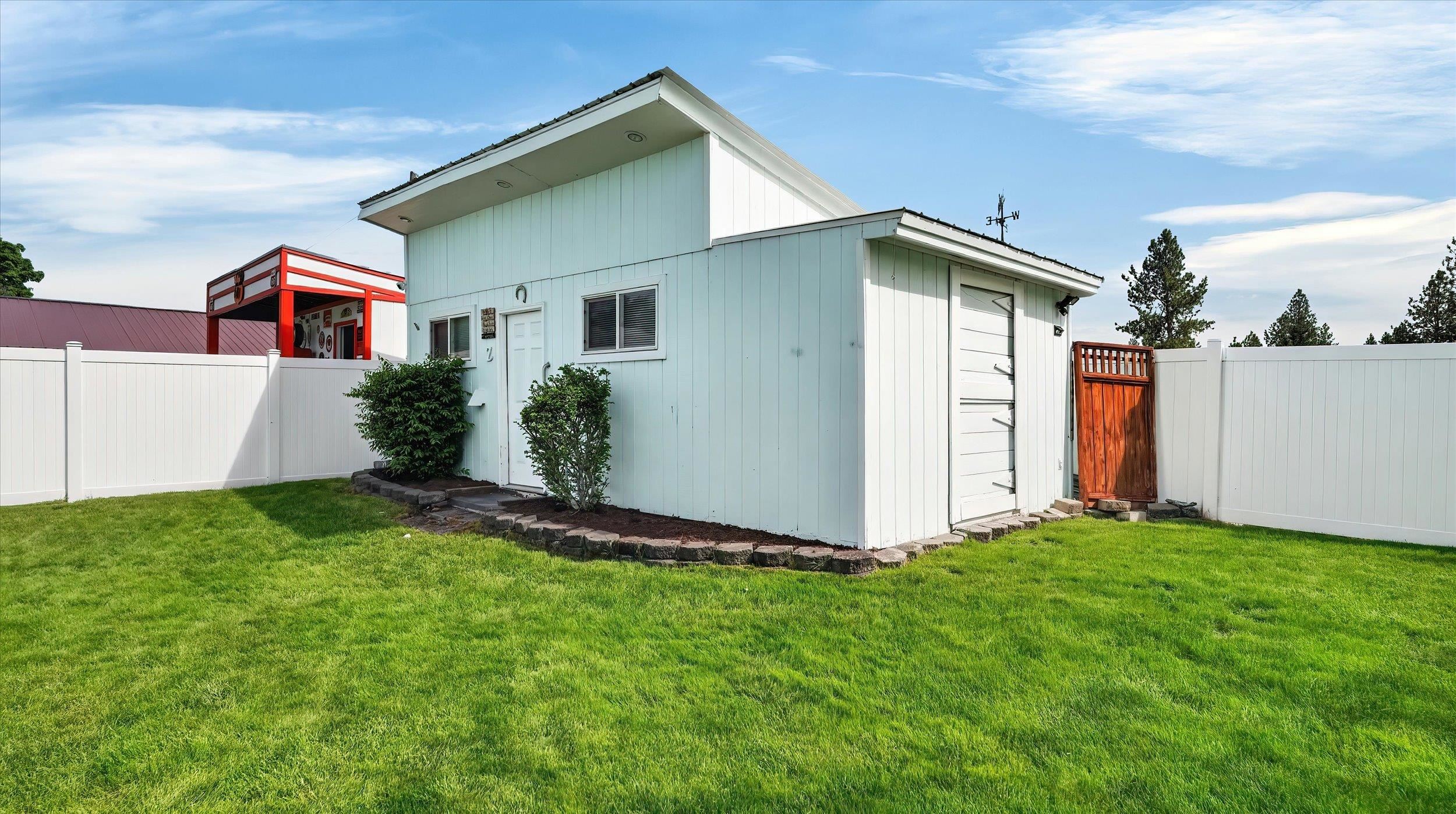 10810 E 35th Ave - Photo 43