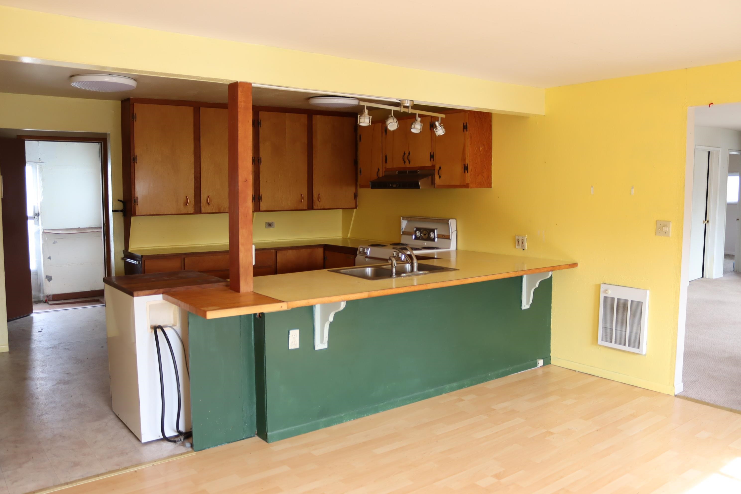210 NE Foster St - Photo 8