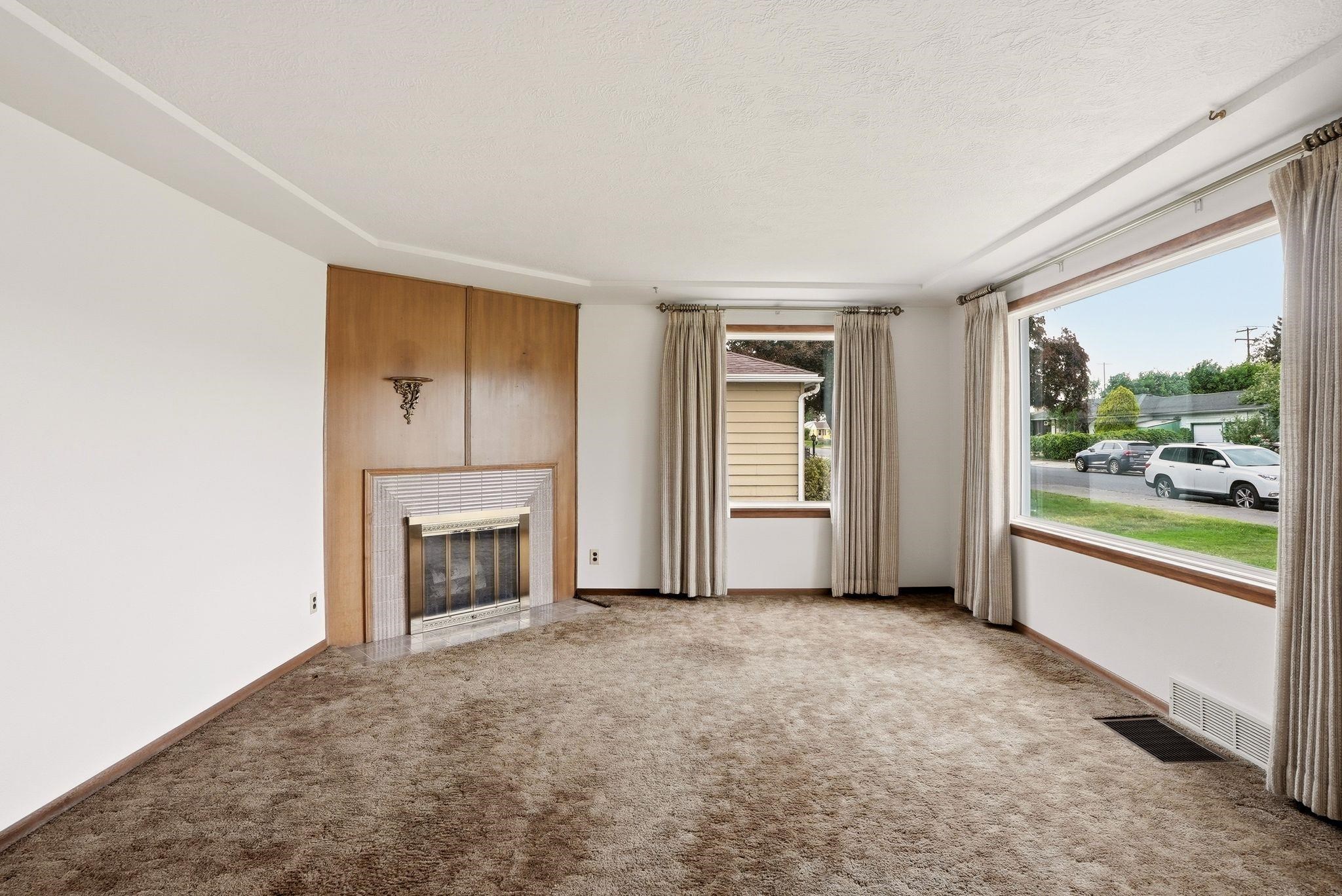 624 E Courtland Ave - Photo 3