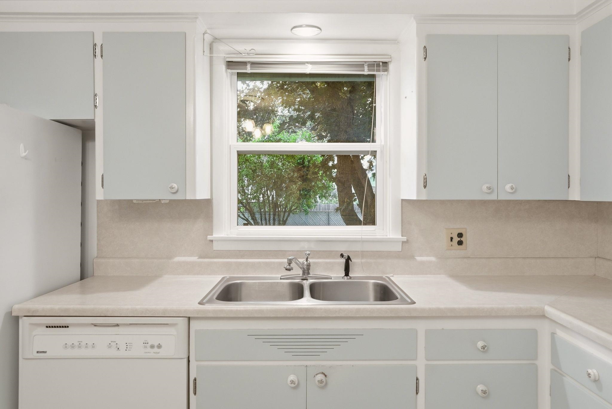 624 E Courtland Ave - Photo 5