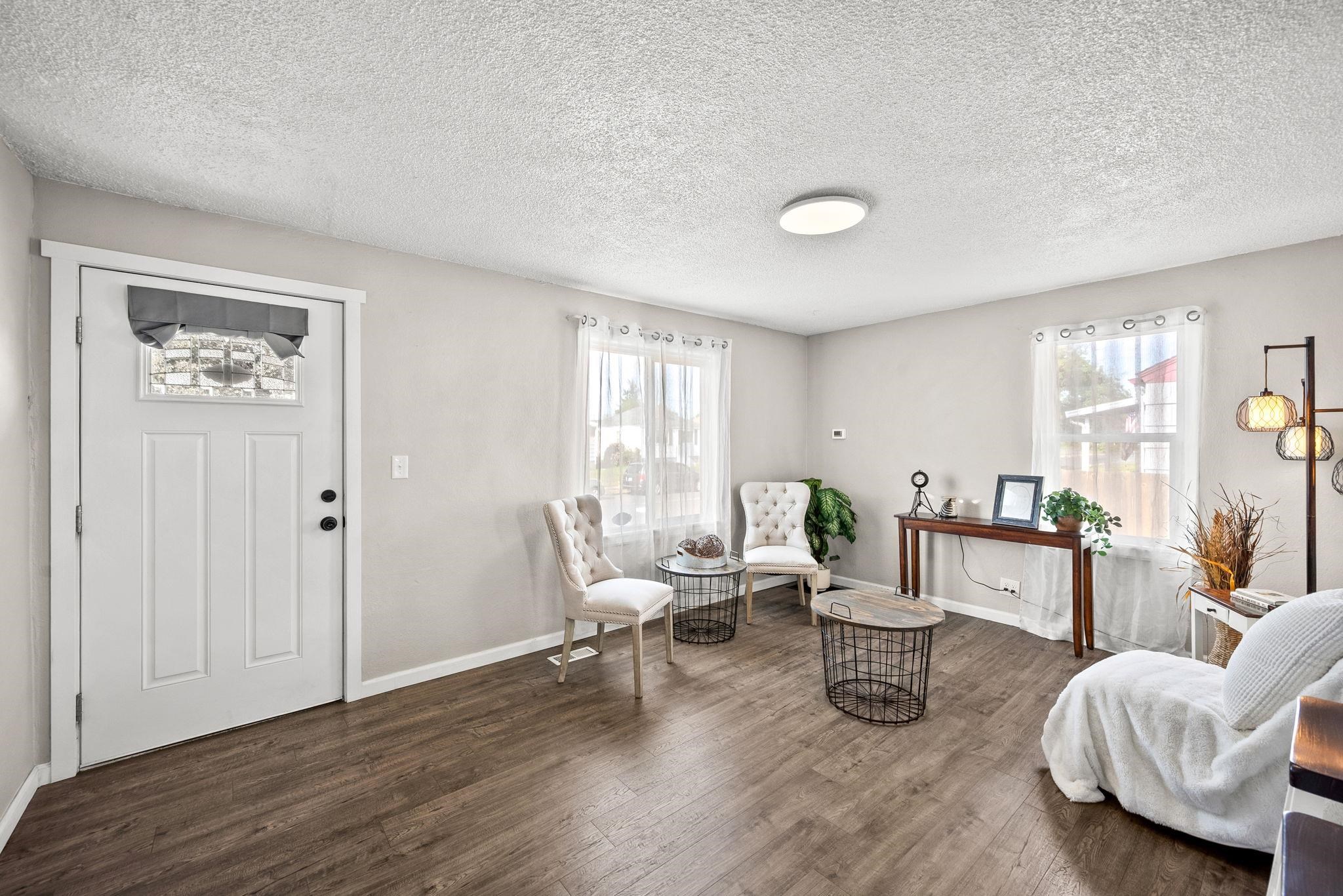 1504 E Rich Ave - Photo 2