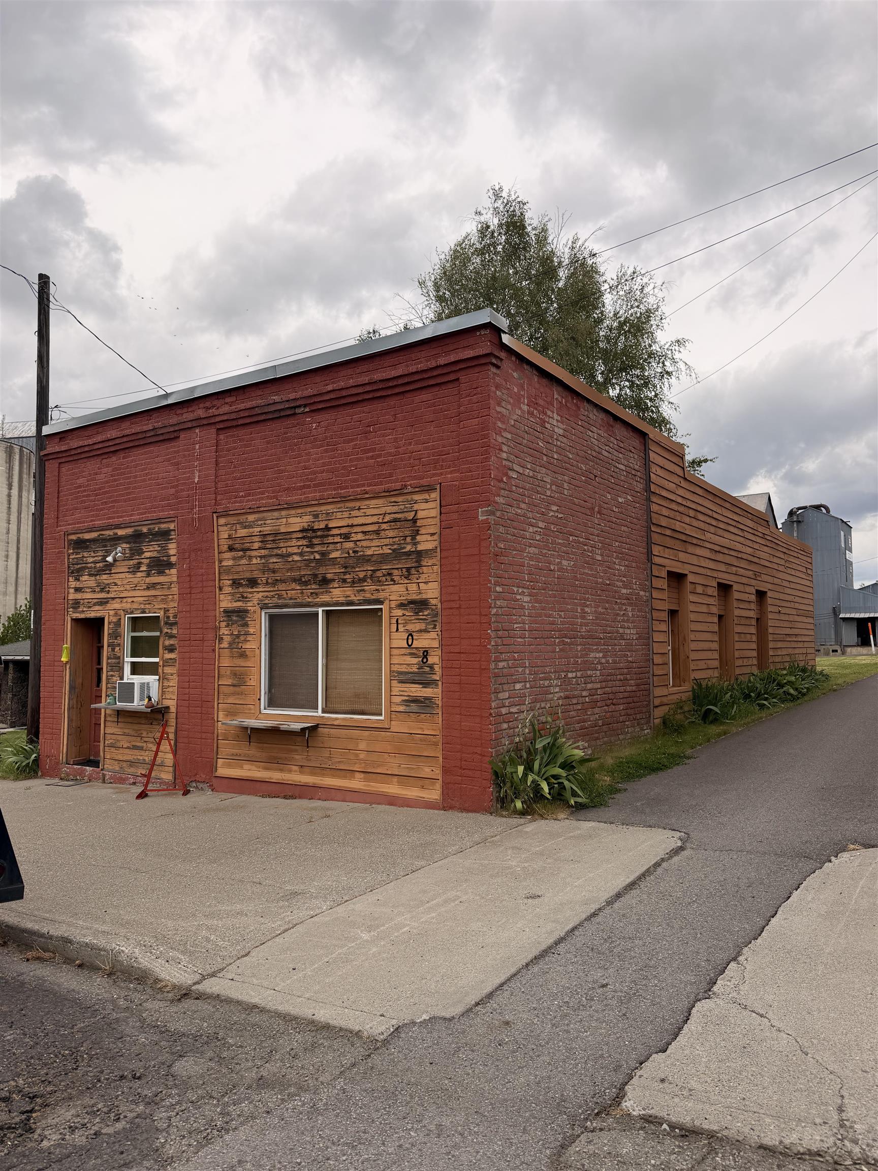 108 W 5th St - Photo 1