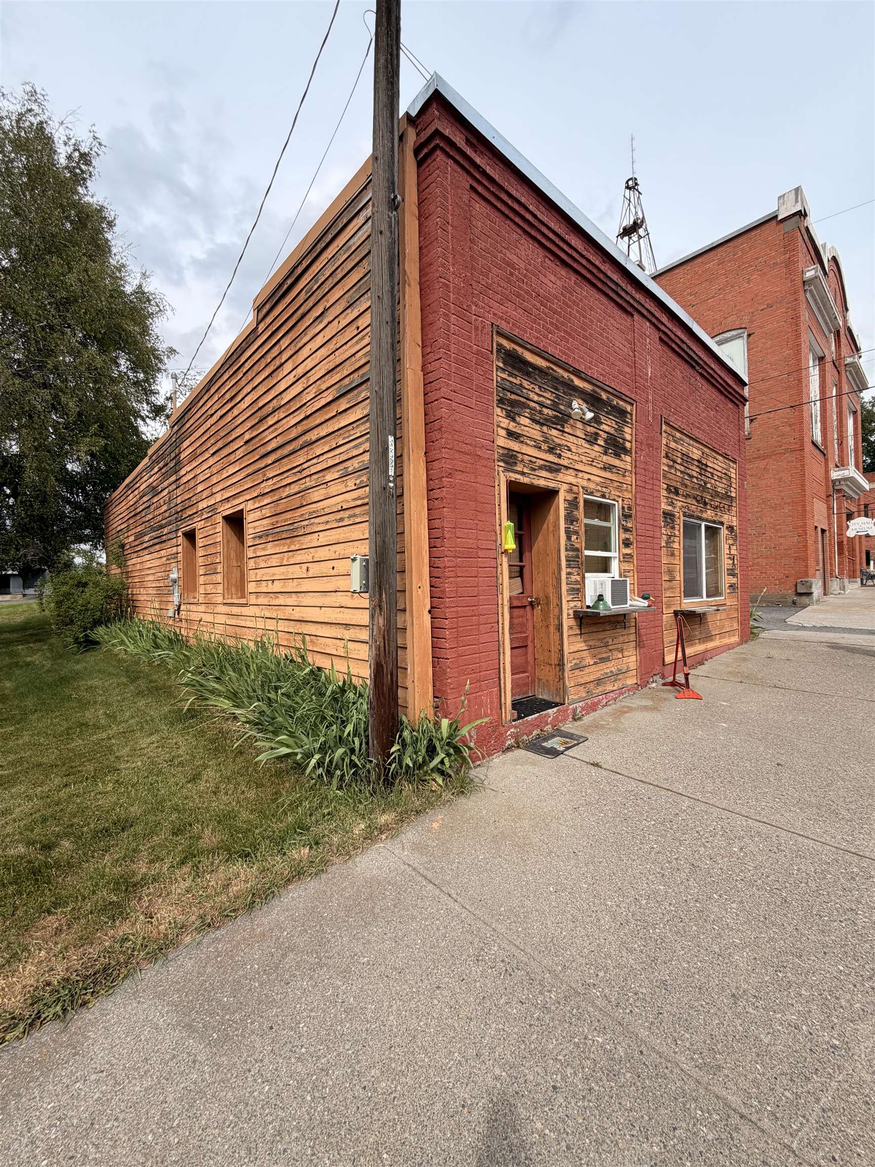 108 W 5th St - Photo 2