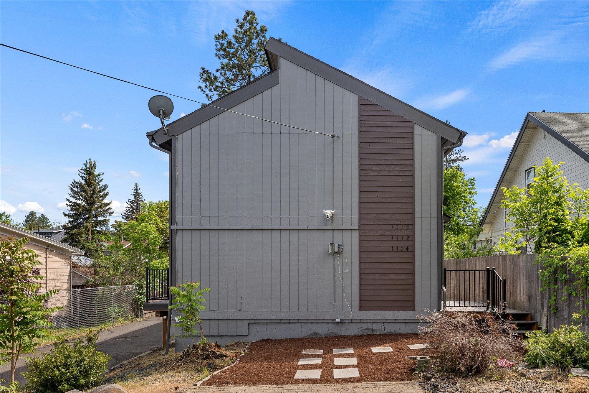 1110 E 8th Ave - Photo 2