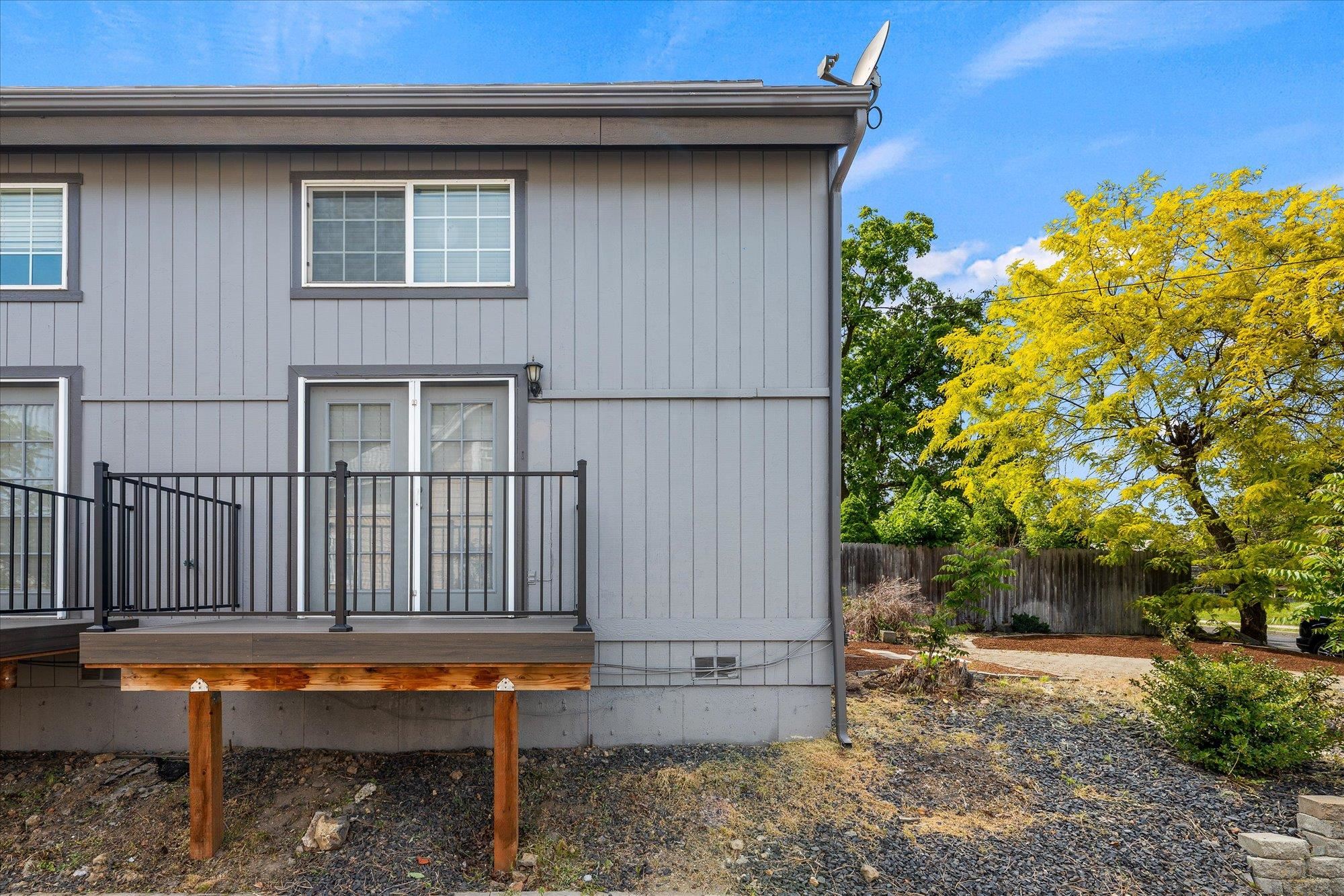 1110 E 8th Ave - Photo 3