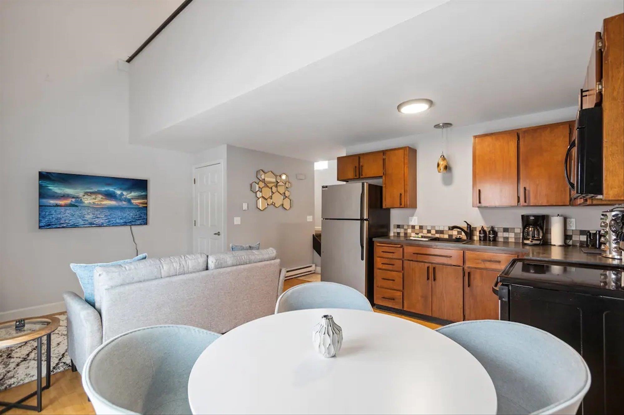 1110 E 8th Ave - Photo 5