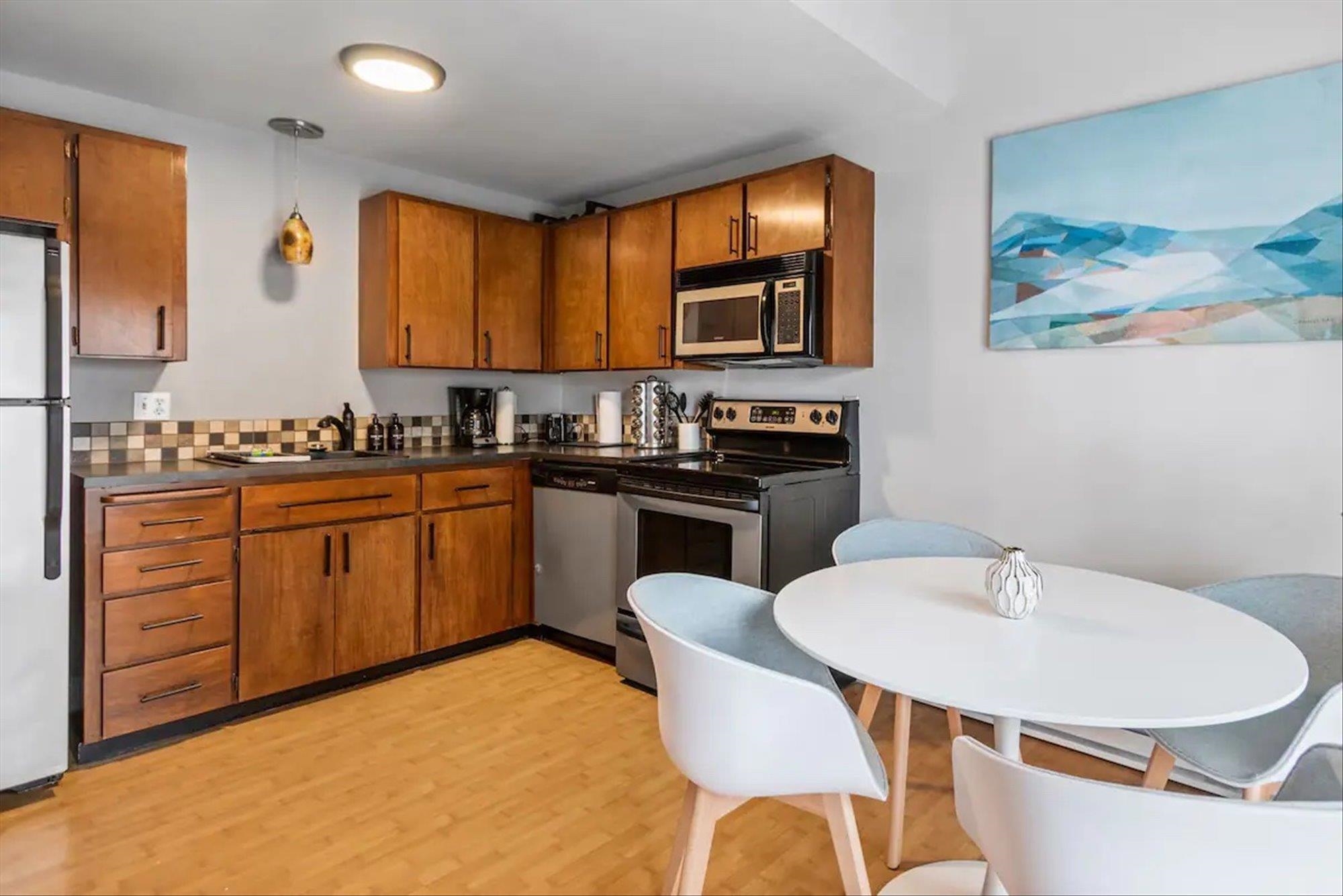 1110 E 8th Ave - Photo 6