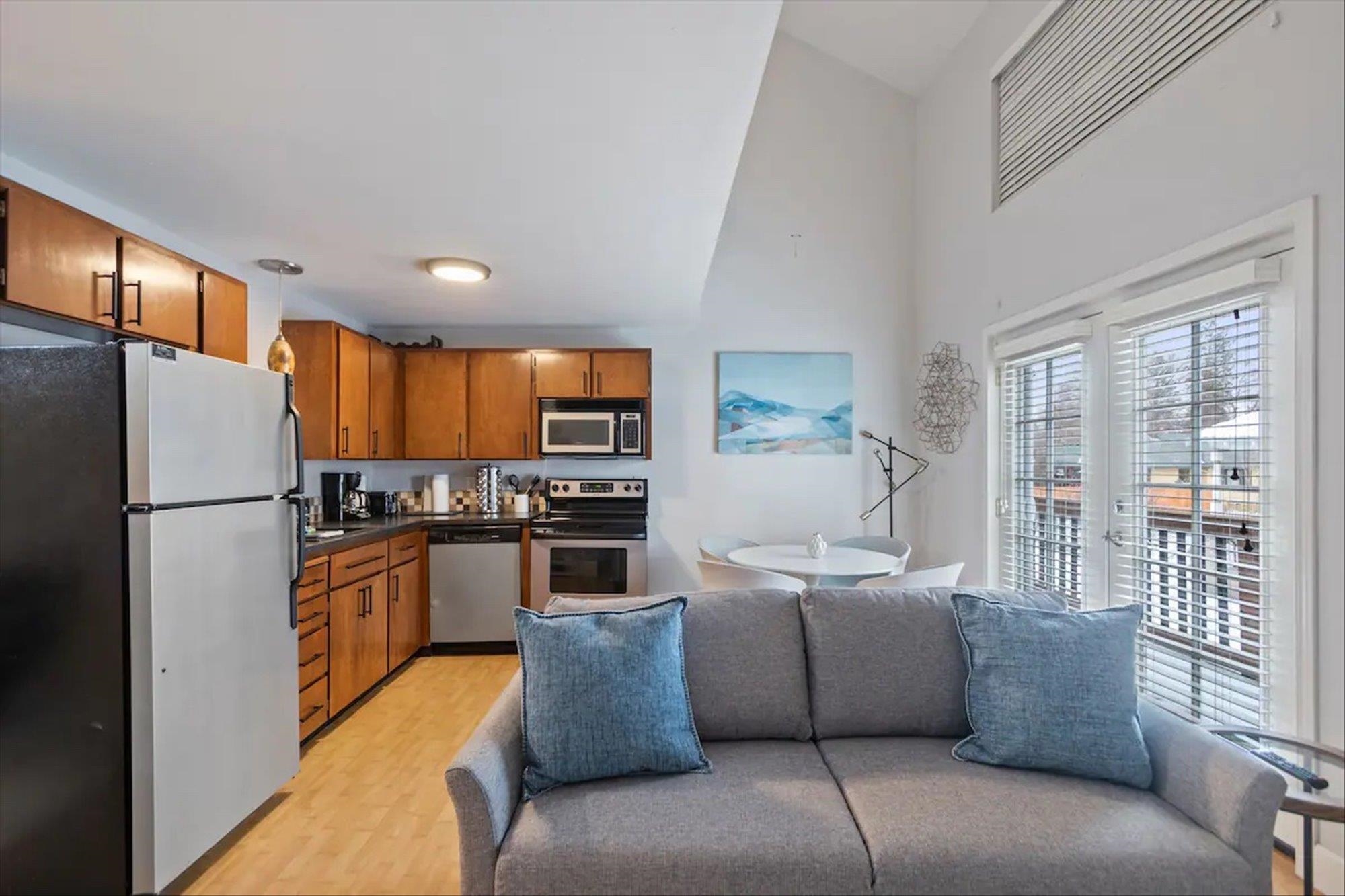 1110 E 8th Ave - Photo 9