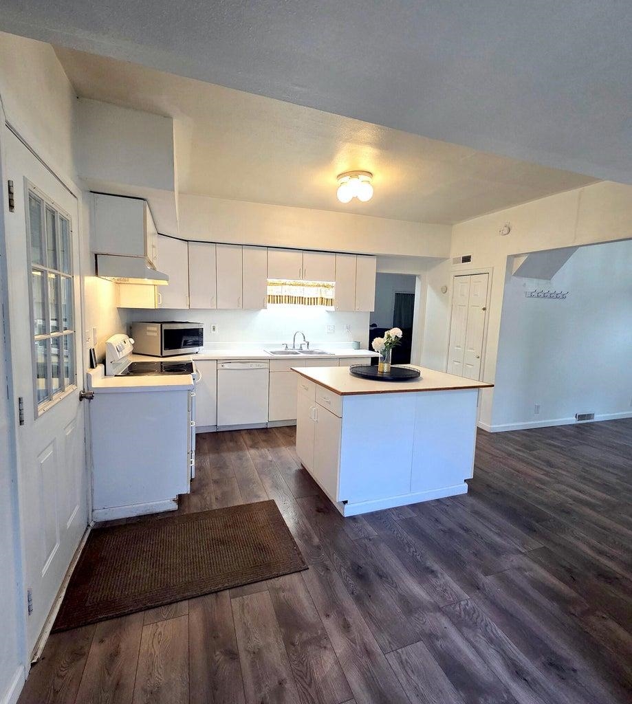 246 N Elm St - Photo 3