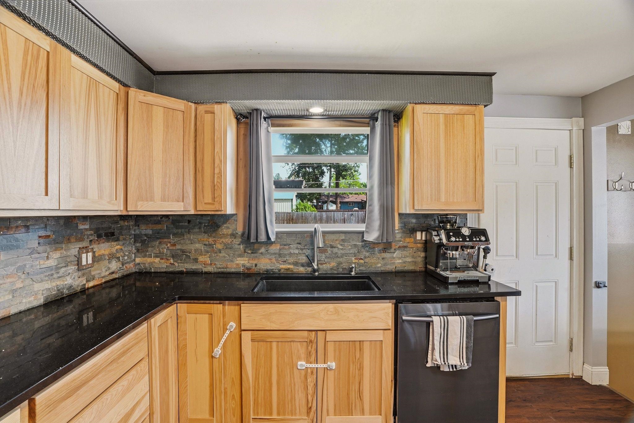 6808 N Stevens St - Photo 9