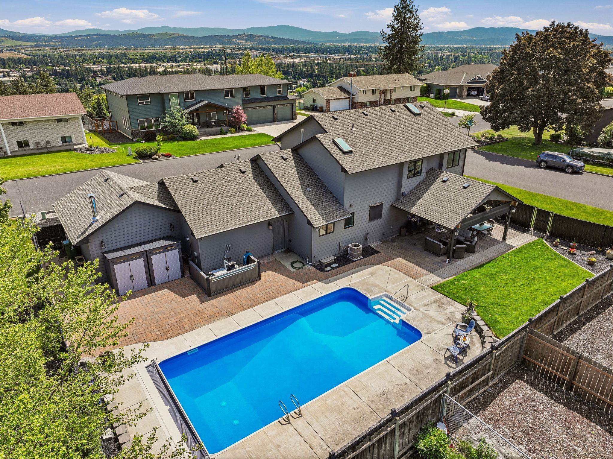 8111 N Panorama Dr - Photo 2