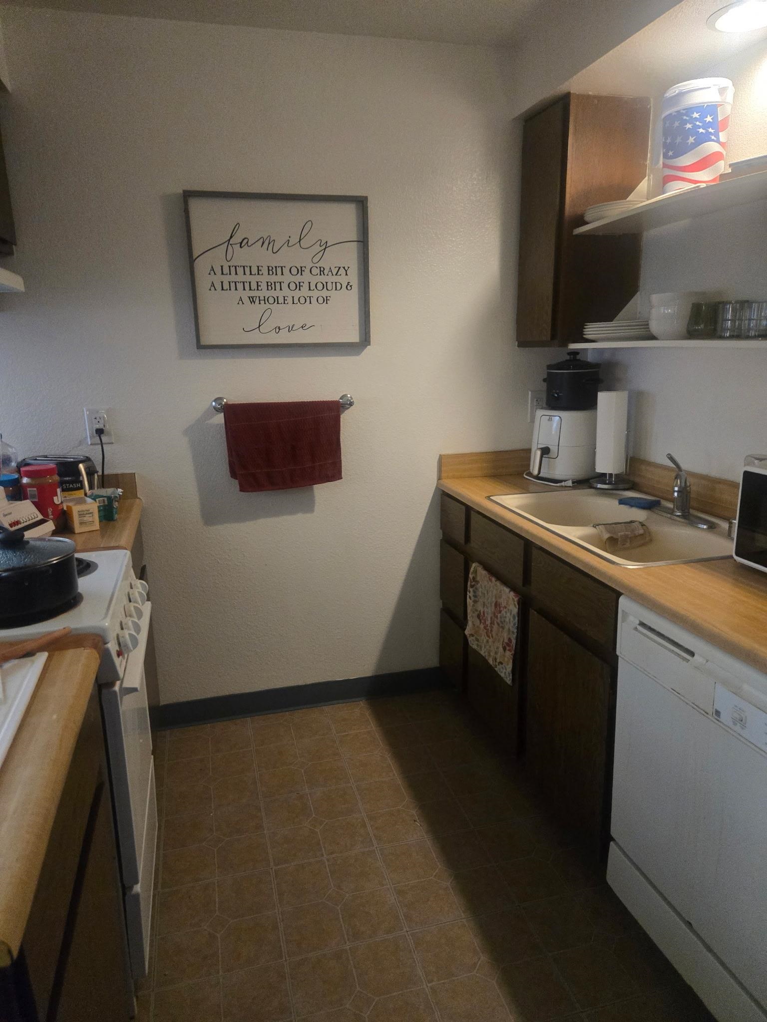 811 W Spofford Ave - Photo 3